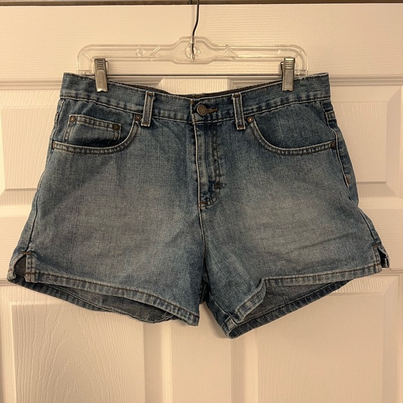 Calvin Klein Jeans Pants - Size 10 Vintage light/medium washed Calvin Klein Jeans jean shorts.